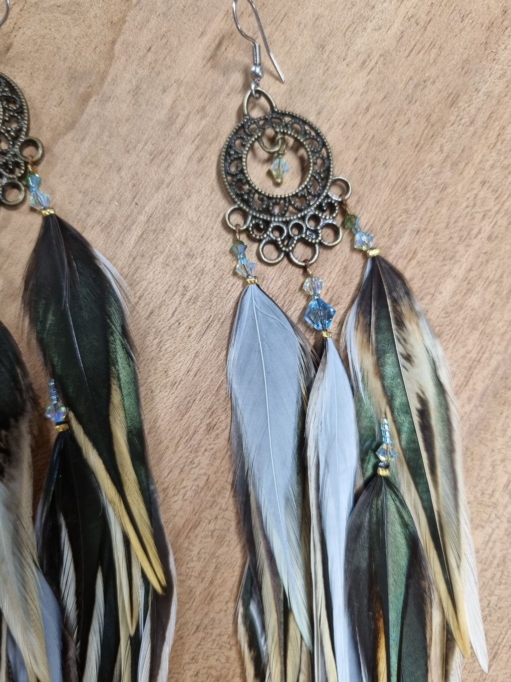 Feather earrings • Blonde/dark/light blue feathers