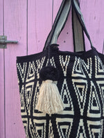 SUSU XL BAG • PYRAMIDS