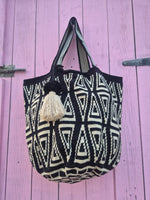 SUSU XL BAG • PYRAMIDS