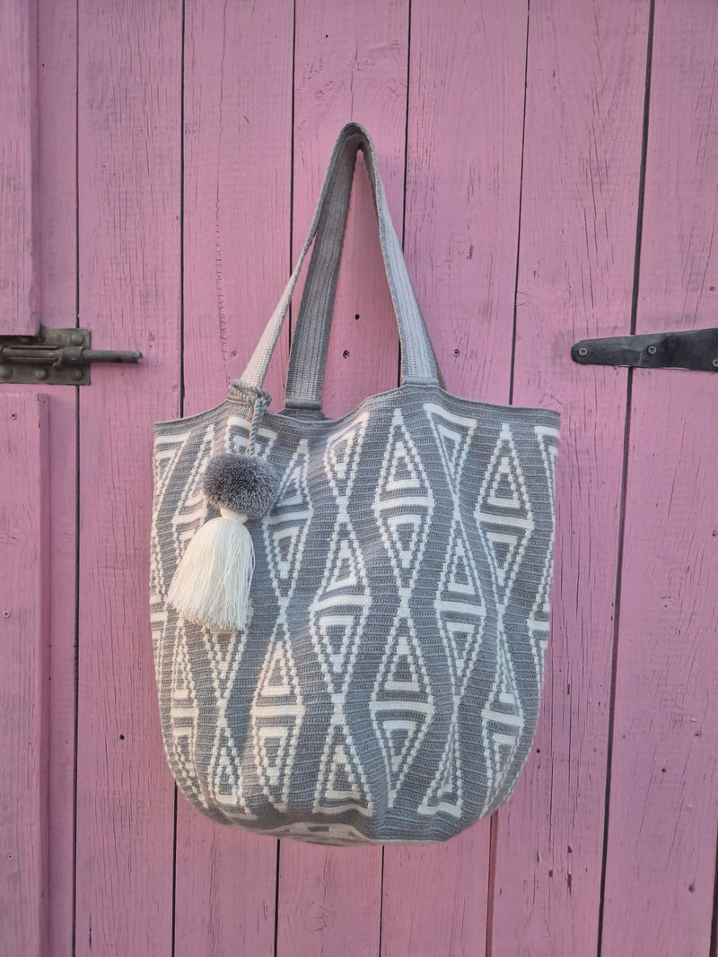 SUSU XL BAG • PYRAMIDS in GREY