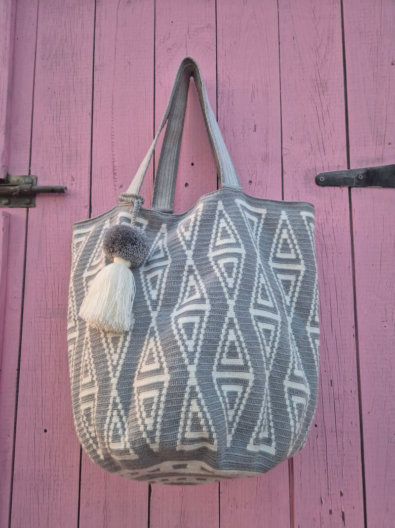 SUSU XL BAG • PYRAMIDS in GREY