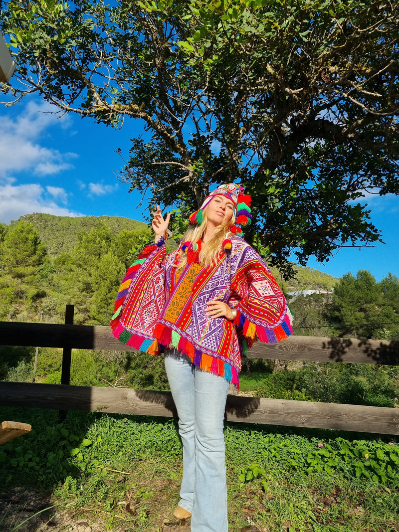 Vintage poncho with fringes
